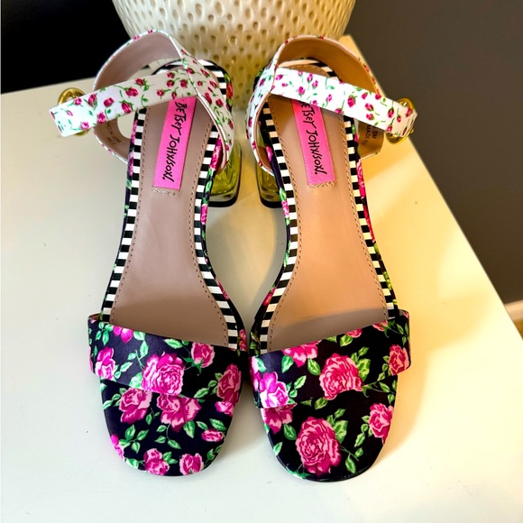 Betsey Johnson Shoes - Betsey Johnson Livvie Heels. New never worn. Size 5.5. Flowers in Lucite heel.